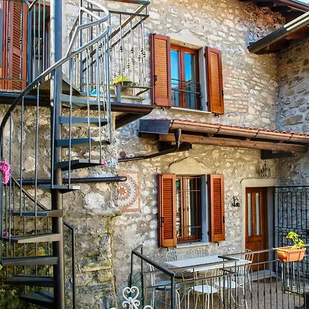 Easy Welcome Dimora Antico Borgo Lezzeno